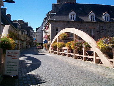 Flowers everywhere in Pontrieux